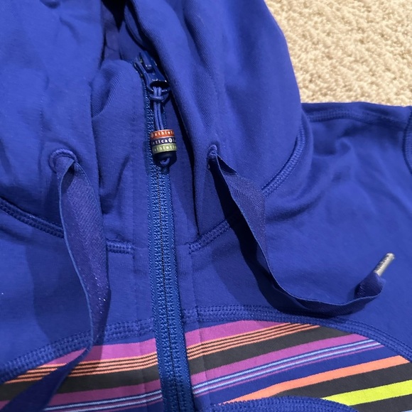A73 Lululemon Stride Vibrant Blue Rainbow logo Jacket sz 4 - Picture 4 of 8